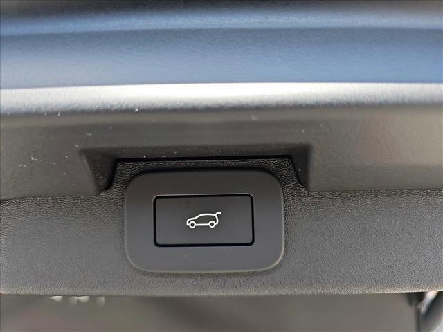 new 2025 Land Rover Discovery car, priced at $71,778