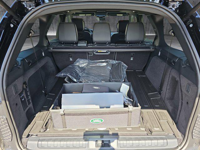 new 2025 Land Rover Discovery car, priced at $71,778