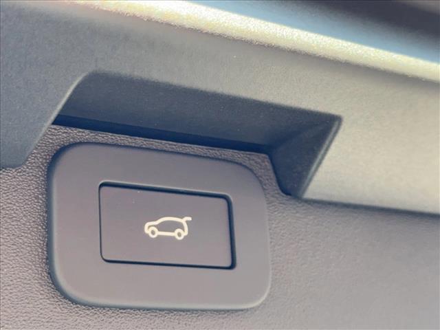 new 2025 Land Rover Discovery car, priced at $70,193