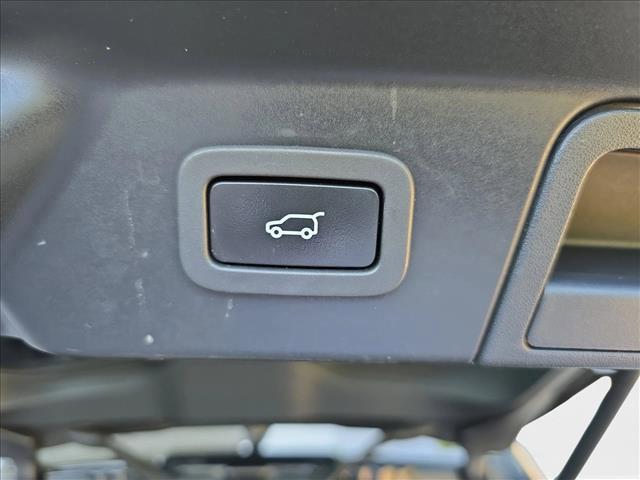 used 2018 Land Rover Range Rover Velar car, priced at $24,290