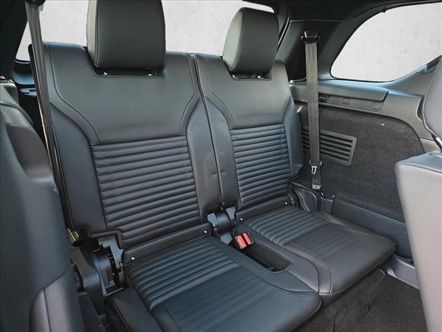 new 2026 Land Rover Discovery car, priced at $77,641