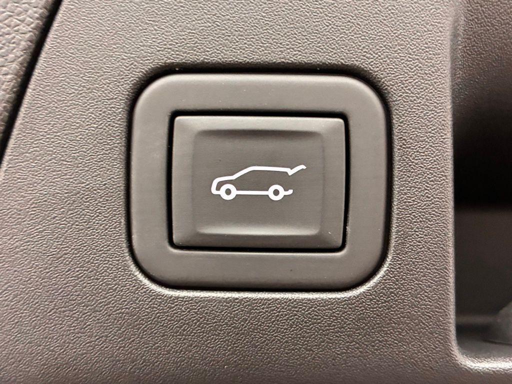 used 2023 Buick Envision car, priced at $33,899