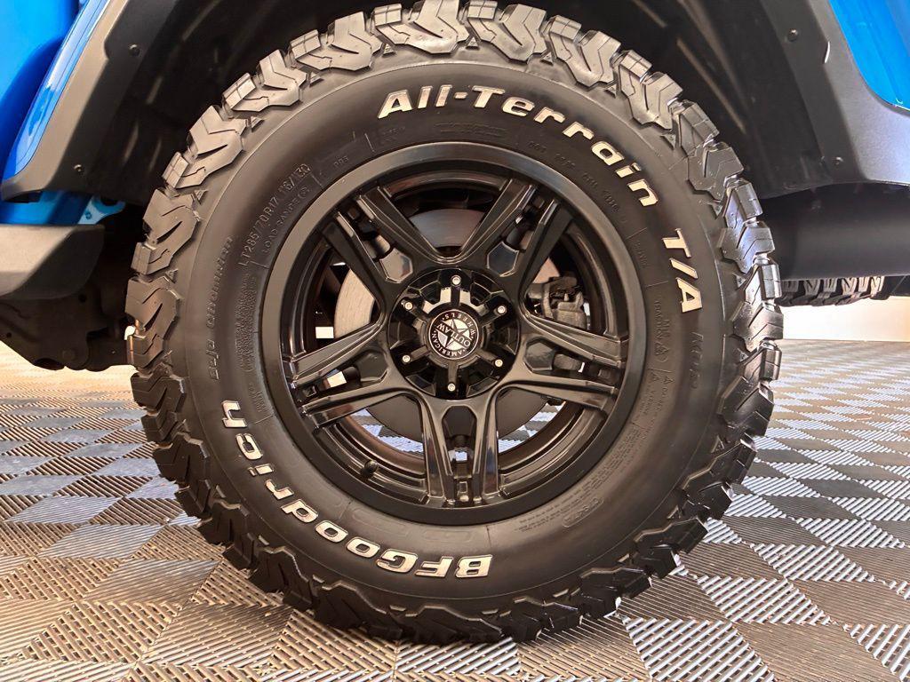 used 2021 Jeep Gladiator car, priced at $28,548