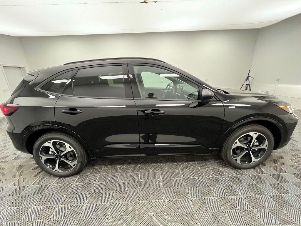 new 2025 Ford Escape car, priced at $34,999