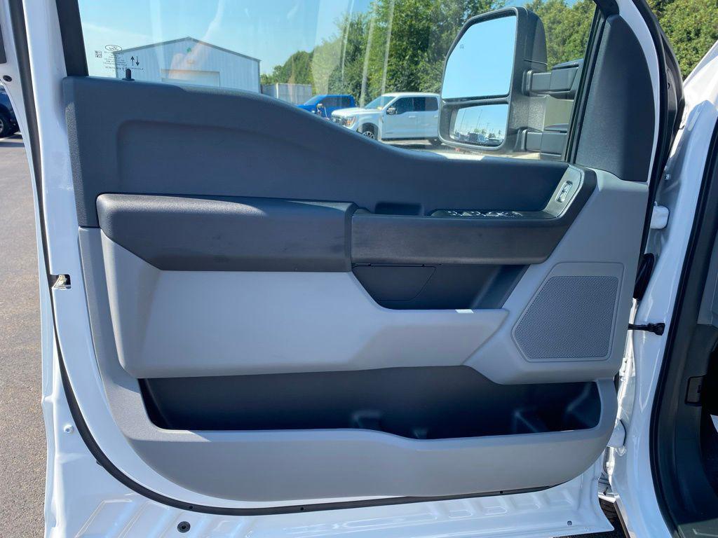 new 2025 Ford F-250 car, priced at $51,434