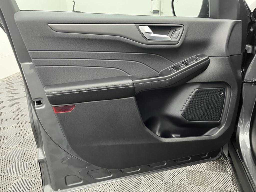 new 2025 Ford Escape PHEV car, priced at $33,099