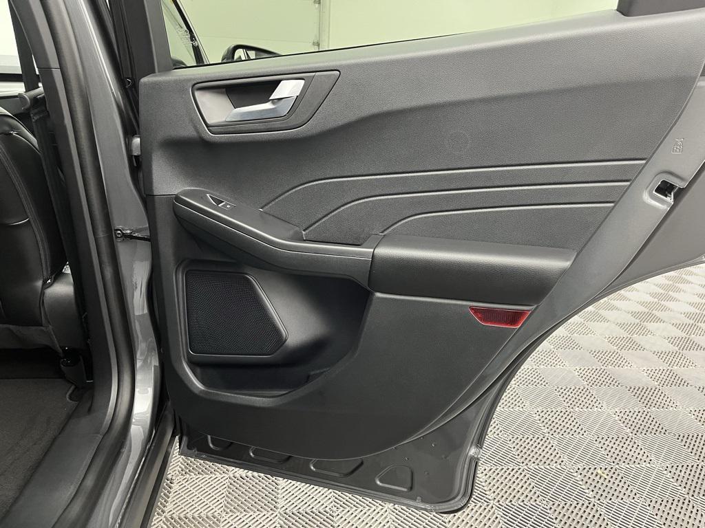 new 2025 Ford Escape PHEV car, priced at $33,099