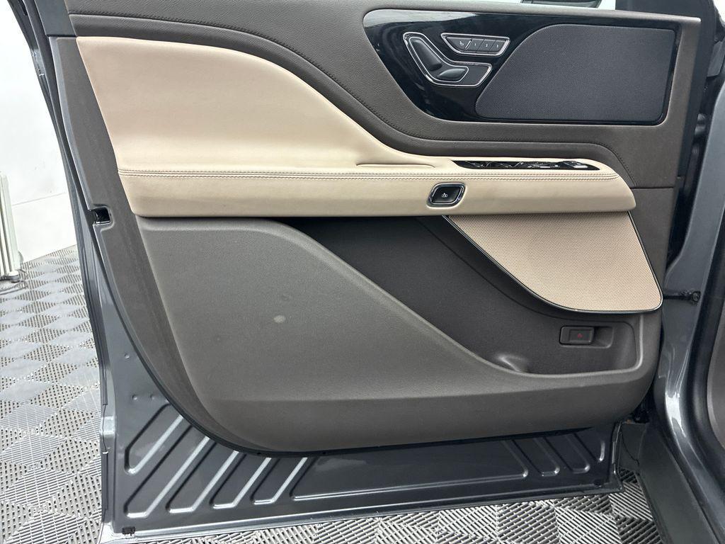 used 2023 Lincoln Aviator car, priced at $33,664