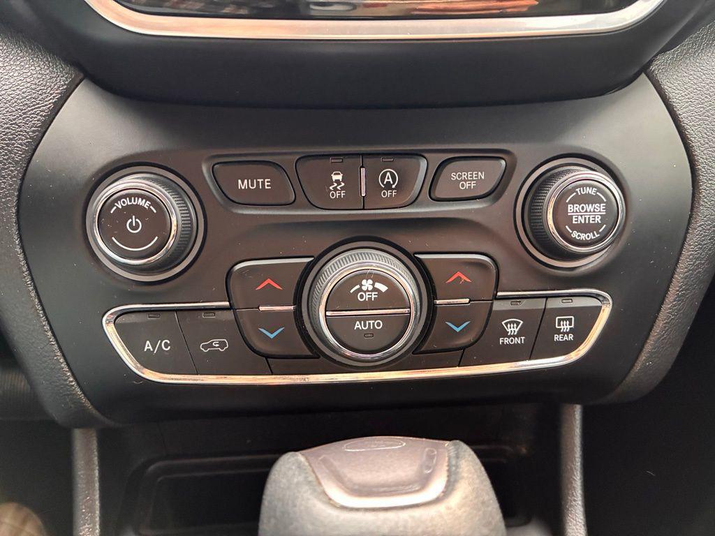 used 2020 Jeep Cherokee car, priced at $19,713