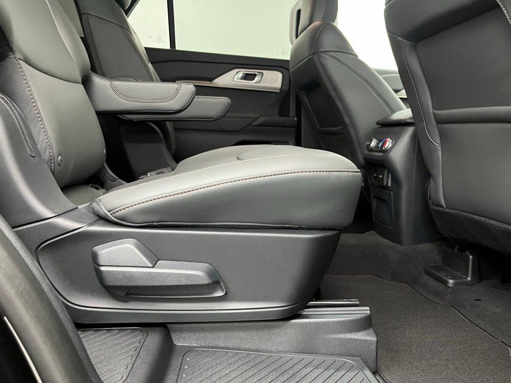 new 2025 Ford Explorer car, priced at $47,604