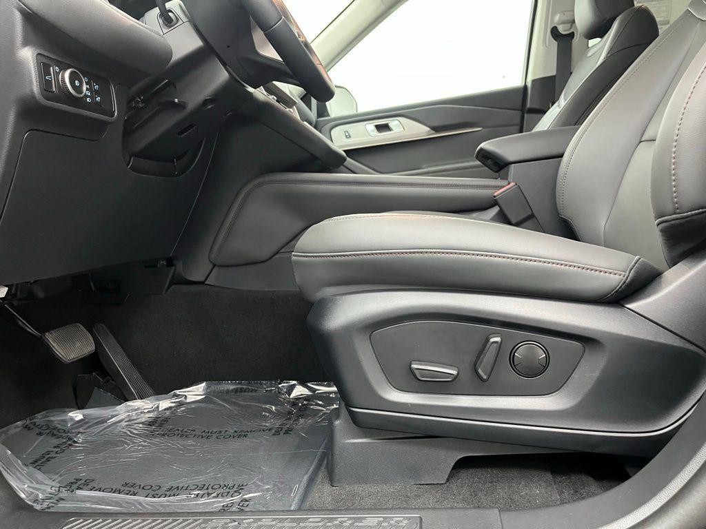 new 2025 Ford Explorer car, priced at $47,604