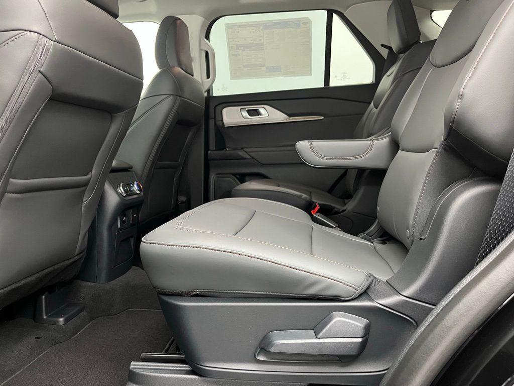 new 2025 Ford Explorer car, priced at $47,604