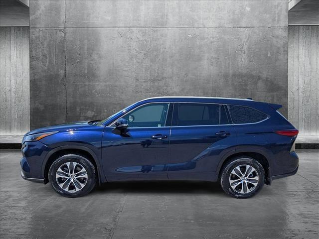 used 2022 Toyota Highlander car, priced at $38,772