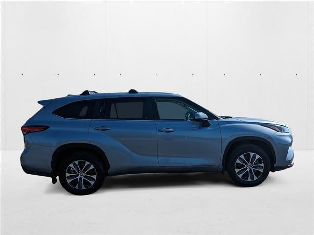 used 2023 Toyota Highlander car, priced at $37,612