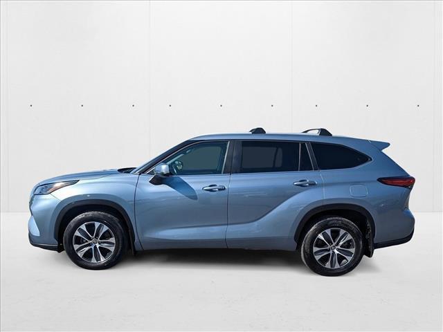 used 2023 Toyota Highlander car, priced at $37,612
