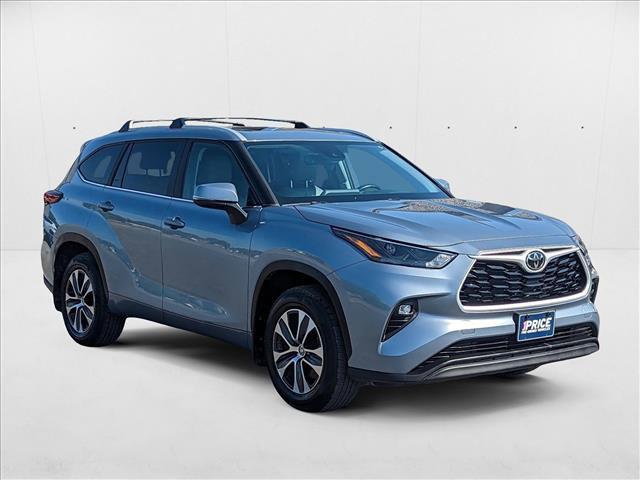 used 2023 Toyota Highlander car, priced at $37,612