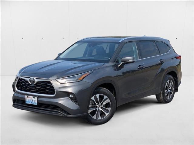used 2021 Toyota Highlander car, priced at $31,744