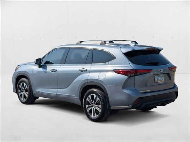 used 2022 Toyota Highlander car, priced at $34,944
