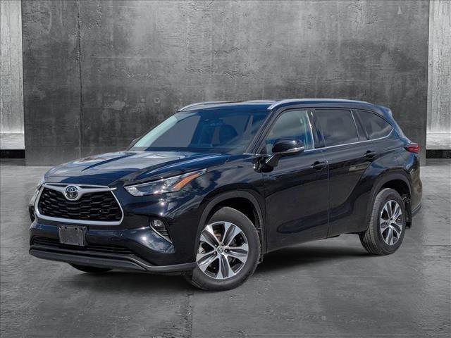used 2022 Toyota Highlander car, priced at $34,625