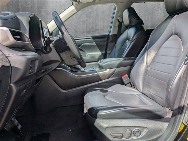 used 2022 Toyota Highlander car, priced at $35,034