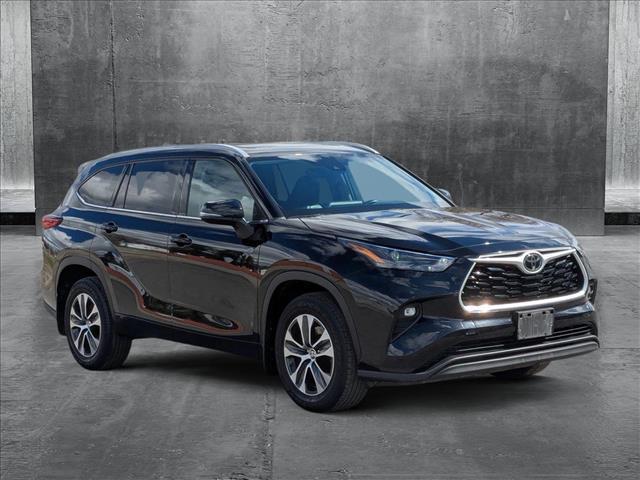 used 2022 Toyota Highlander car, priced at $33,925