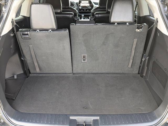 used 2022 Toyota Highlander car, priced at $35,034