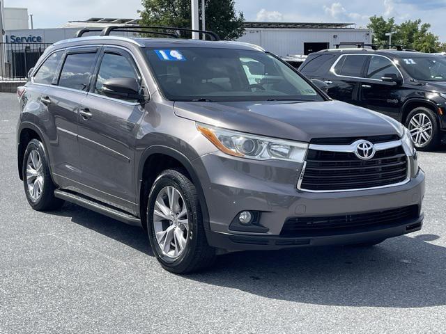 used 2014 Toyota Highlander car, priced at $12,900