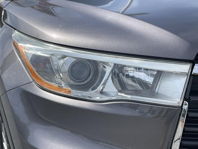 used 2014 Toyota Highlander car, priced at $12,900