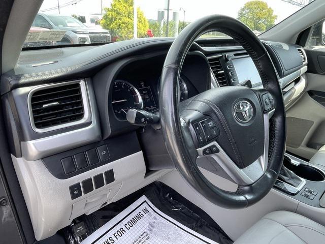 used 2014 Toyota Highlander car, priced at $12,900