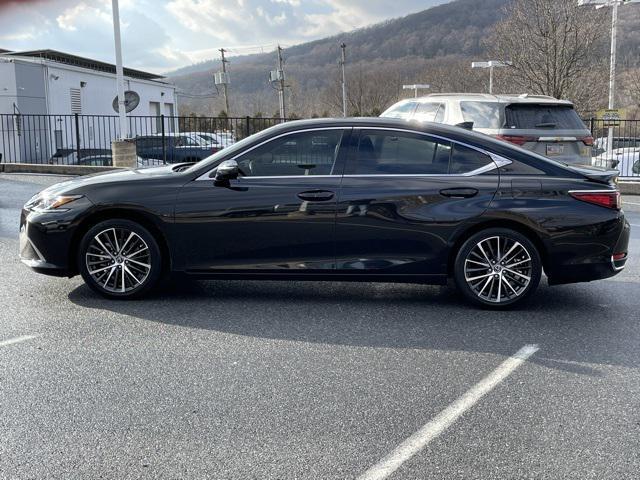 used 2024 Lexus ES 300h car, priced at $40,900