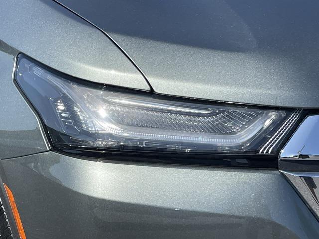 used 2022 Chevrolet Traverse car, priced at $32,900