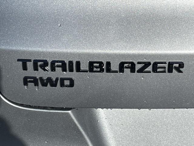 new 2025 Chevrolet TrailBlazer car, priced at $33,275