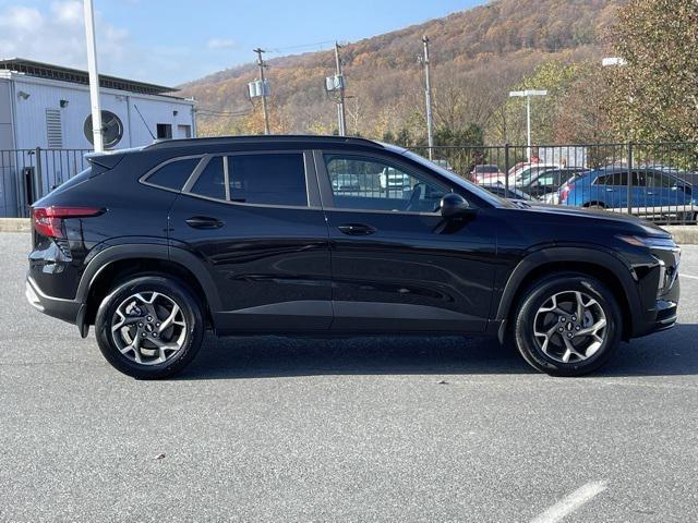 new 2025 Chevrolet Trax car, priced at $25,260