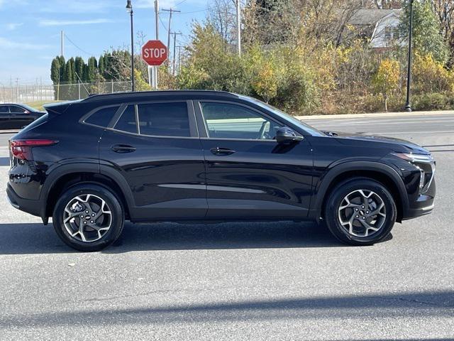 new 2025 Chevrolet Trax car, priced at $25,260