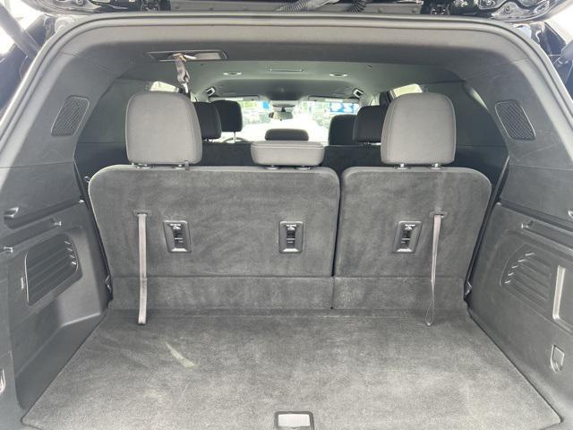 used 2024 Chevrolet Traverse car, priced at $39,900