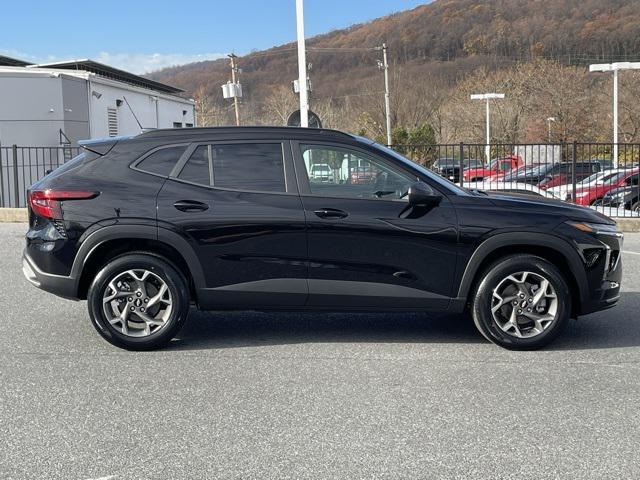 new 2025 Chevrolet Trax car, priced at $25,300