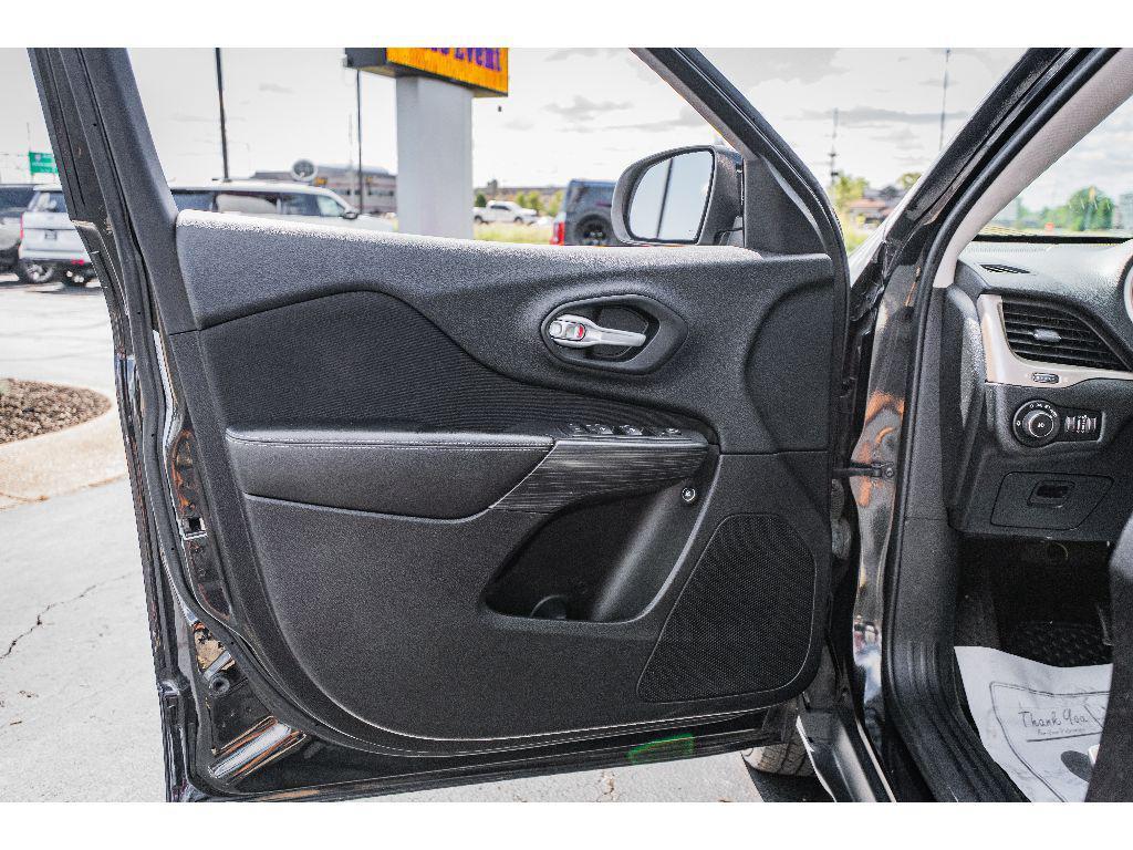 used 2015 Jeep Cherokee car, priced at $14,990