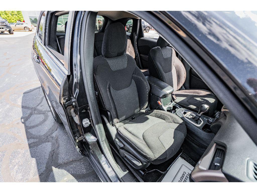 used 2015 Jeep Cherokee car, priced at $14,990