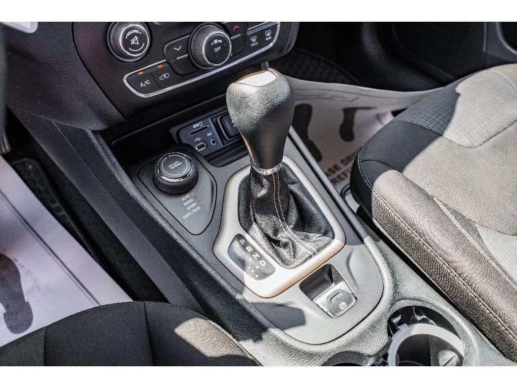 used 2015 Jeep Cherokee car, priced at $14,990