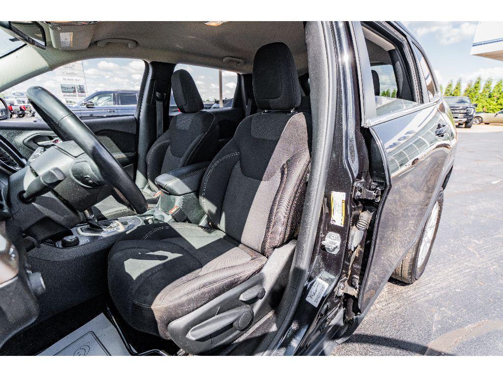 used 2015 Jeep Cherokee car, priced at $14,990