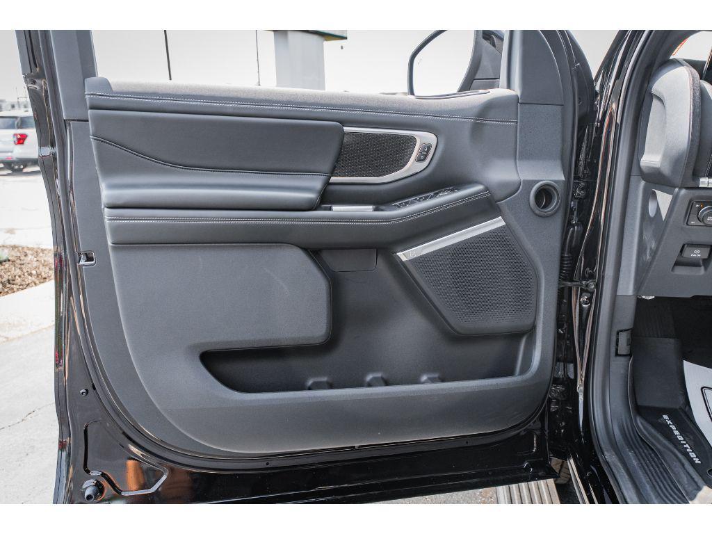 new 2025 Ford Expedition car, priced at $83,690