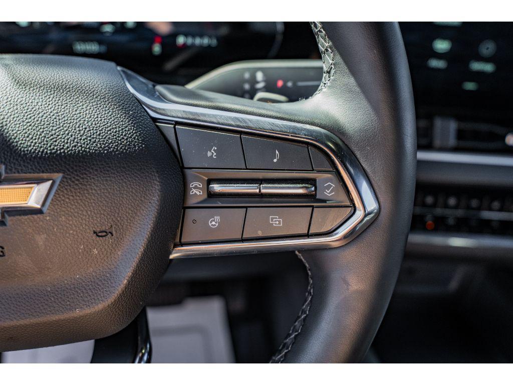 used 2025 Chevrolet Equinox car, priced at $32,990