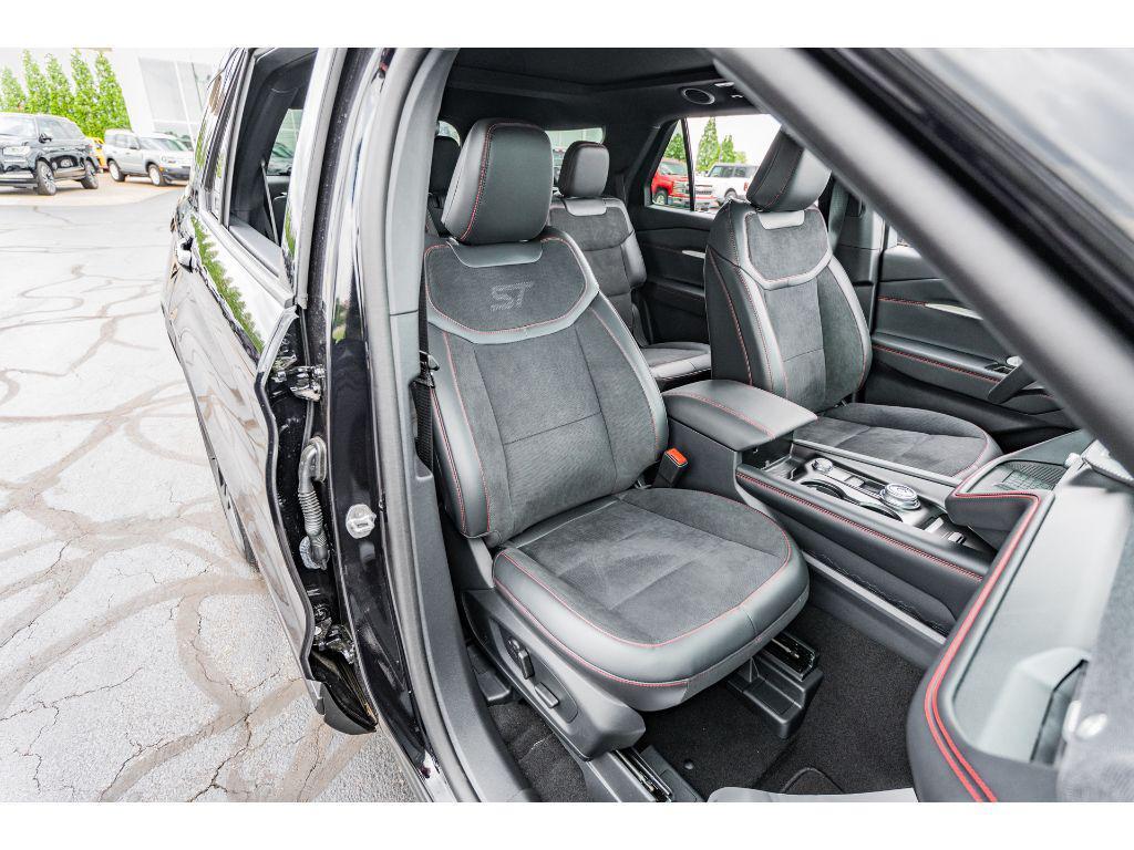 new 2025 Ford Explorer car