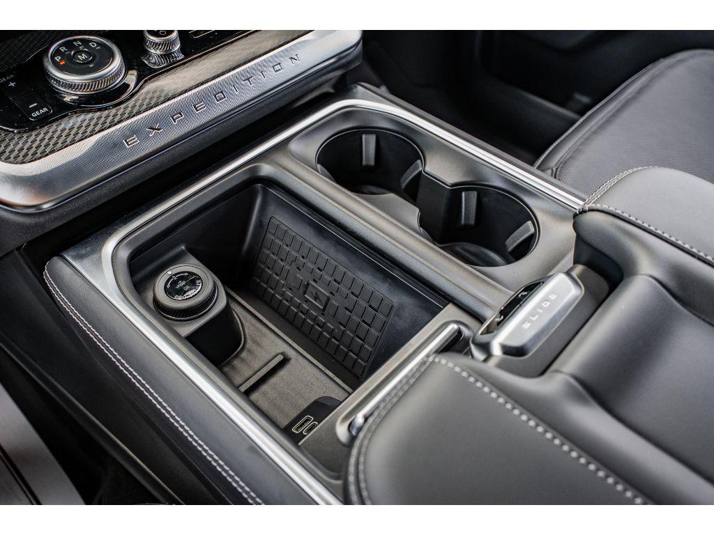new 2025 Ford Expedition car, priced at $83,130