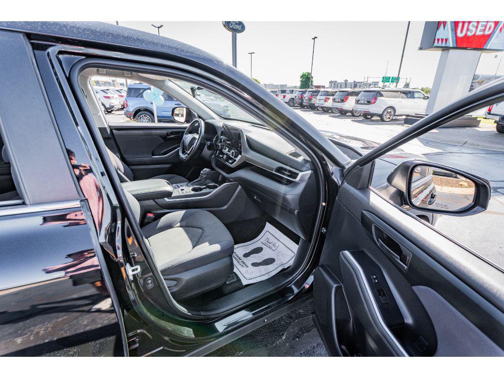 used 2023 Toyota Highlander car, priced at $34,990