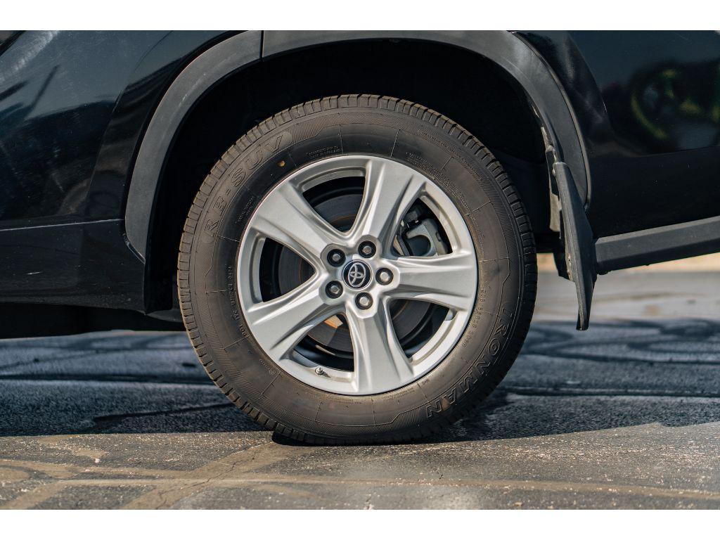 used 2023 Toyota Highlander car, priced at $34,990