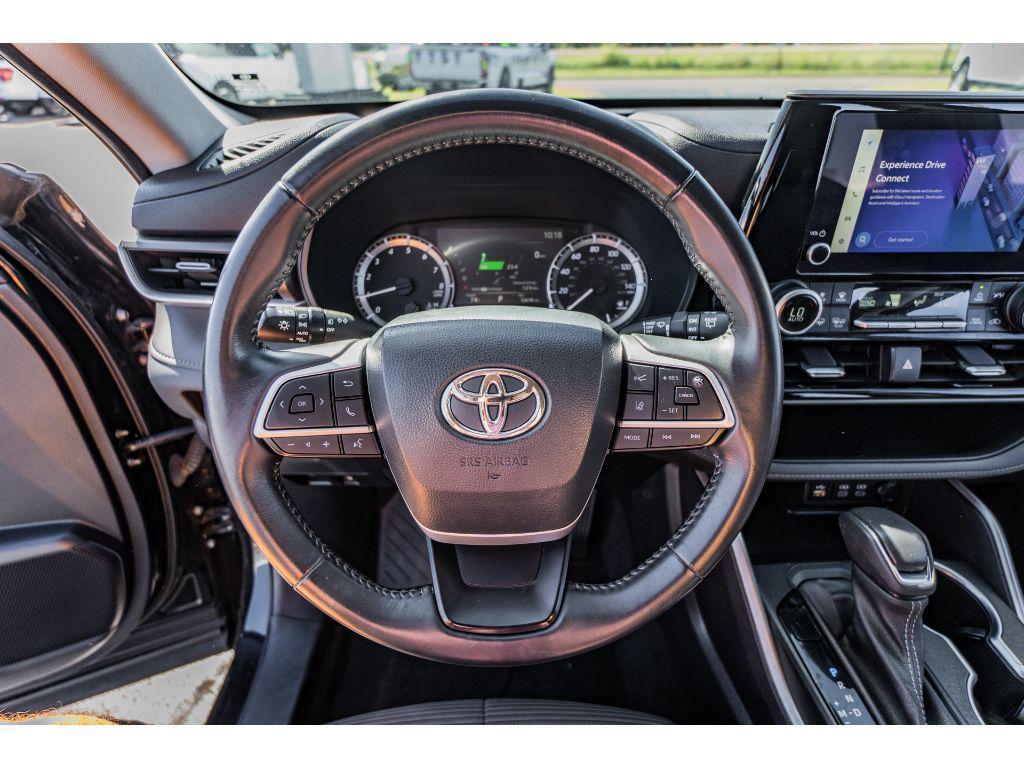 used 2023 Toyota Highlander car, priced at $34,990