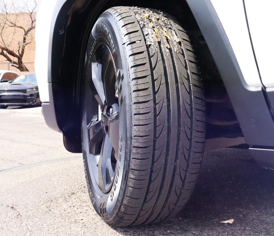 used 2021 Jeep Cherokee car, priced at $20,995