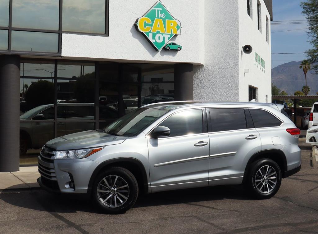 used 2018 Toyota Highlander car, priced at $22,995