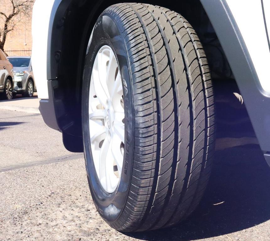 used 2022 Jeep Cherokee car, priced at $20,995